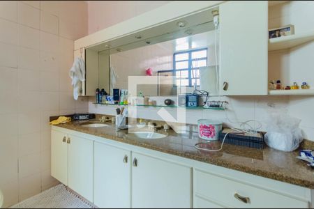 Casa à venda com 500m², 4 quartos e 3 vagasBanheiro da Suíte 2