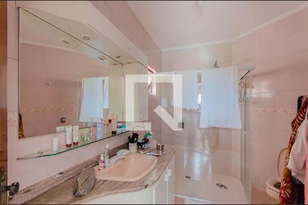 Casa à venda com 500m², 4 quartos e 3 vagasBanheiro da Suíte 1