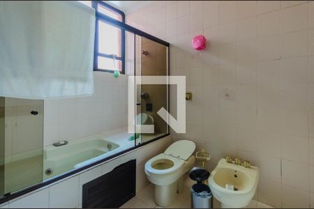 Casa à venda com 500m², 4 quartos e 3 vagasBanheiro da Suíte 2