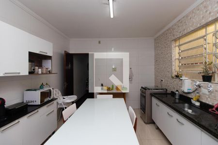 Casa à venda com 120m², 4 quartos e 2 vagas Casa à venda com 120m², 4 quartos e 2 vagasCozinha