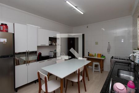 Casa à venda com 120m², 4 quartos e 2 vagas Casa à venda com 120m², 4 quartos e 2 vagasCozinha
