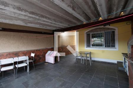 Casa à venda com 120m², 4 quartos e 2 vagas Casa à venda com 120m², 4 quartos e 2 vagasVaranda