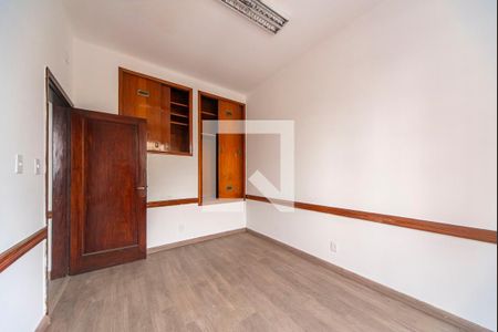 Casa à venda com 197m², 5 quartos e 2 vagas Casa à venda com 197m², 5 quartos e 2 vagasQuarto 2