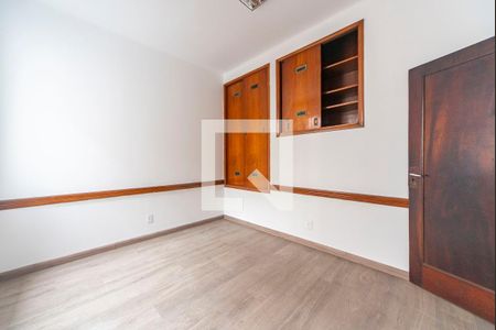 Casa à venda com 197m², 5 quartos e 2 vagas Casa à venda com 197m², 5 quartos e 2 vagasQuarto 3