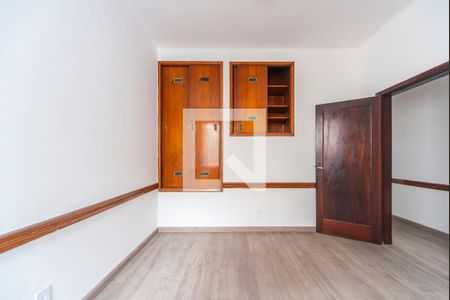 Casa à venda com 197m², 5 quartos e 2 vagas Casa à venda com 197m², 5 quartos e 2 vagasQuarto 3