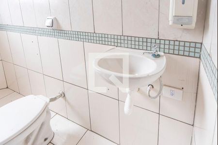 Casa à venda com 197m², 5 quartos e 2 vagas Casa à venda com 197m², 5 quartos e 2 vagasBanheiro Social