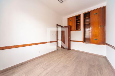 Casa à venda com 197m², 5 quartos e 2 vagas Casa à venda com 197m², 5 quartos e 2 vagasQuarto 2