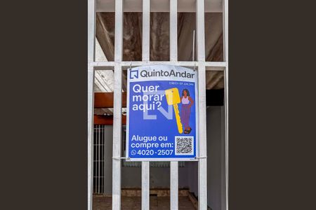 Casa à venda com 197m², 5 quartos e 2 vagas Casa à venda com 197m², 5 quartos e 2 vagasPlaca Banner Instalada na Fachada