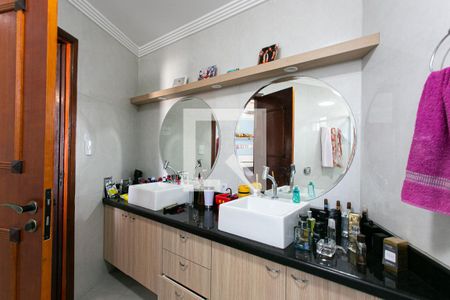 Casa à venda com 500m², 4 quartos e 6 vagasBanheiro da Suíte 1