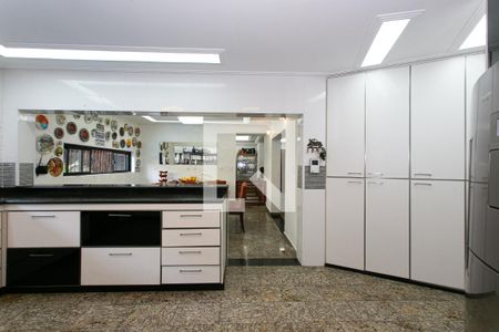 Casa à venda com 500m², 4 quartos e 6 vagasCozinha