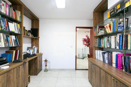 Casa à venda com 500m², 4 quartos e 6 vagasEscritório