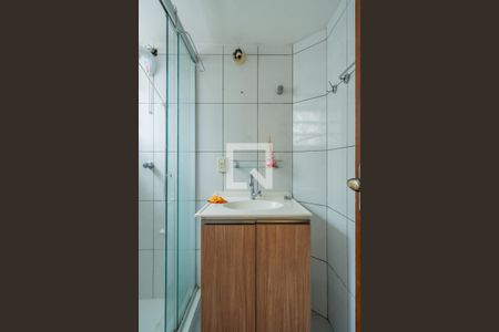 Banheiro de apartamento para alugar com 1 quarto, 30m² em Azenha, Porto Alegre