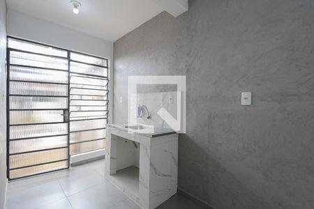 Cozinha de casa para alugar com 1 quarto, 20m² em Santa Teresinha, São Paulo