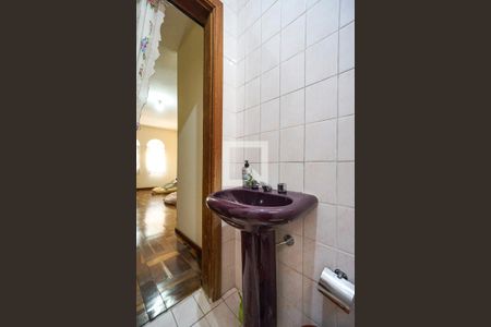 Casa à venda com 270m², 5 quartos e 3 vagasBanheiro da suíte