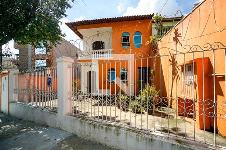 Casa à venda com 270m², 5 quartos e 3 vagasFachada