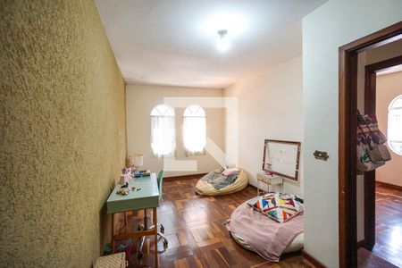 Casa à venda com 270m², 5 quartos e 3 vagasSuíte