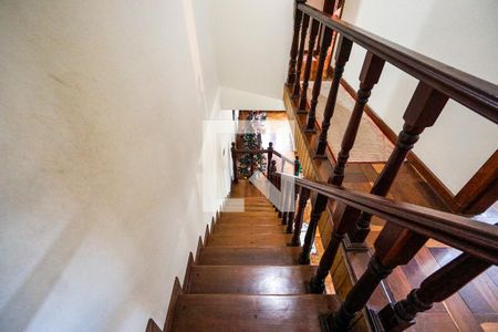 Casa à venda com 270m², 5 quartos e 3 vagasEscada