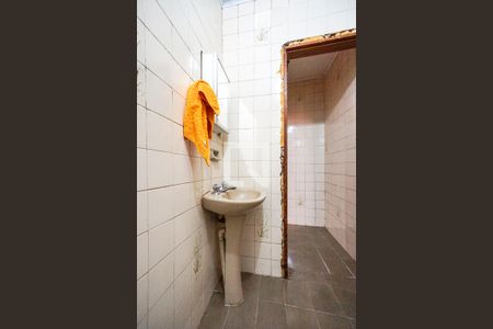 Casa à venda com 270m², 5 quartos e 3 vagasBanheiro social térreo