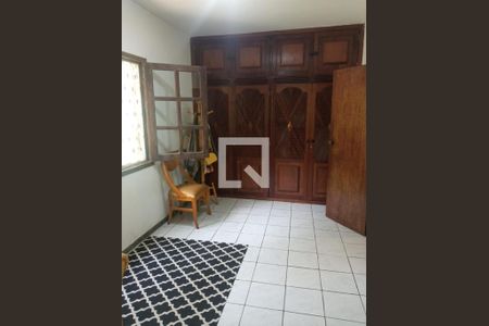 Casa de condomínio à venda com 350m², 6 quartos e 7 vagasQuarto