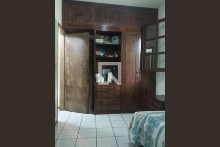 Casa de condomínio à venda com 350m², 6 quartos e 7 vagasQuarto