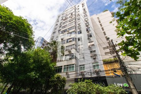 Apartamento à venda com 75m², 2 quartos e sem vaga Apartamento à venda com 75m², 2 quartos e sem vagaFachada