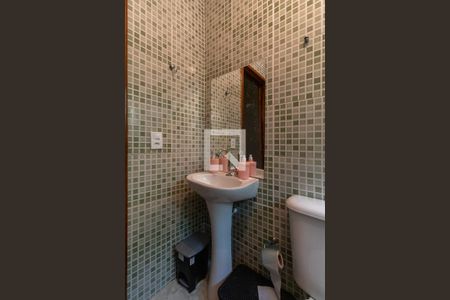 Casa à venda com 200m², 6 quartos e 2 vagas Casa à venda com 200m², 6 quartos e 2 vagasBanheiro 3