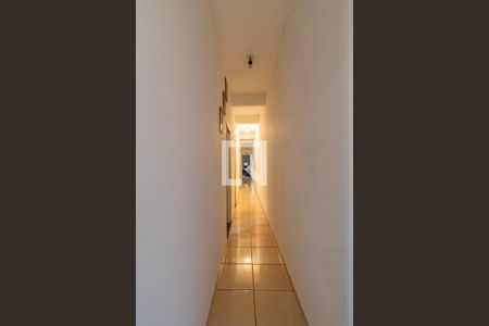 Casa à venda com 200m², 6 quartos e 2 vagas Casa à venda com 200m², 6 quartos e 2 vagasCorredor