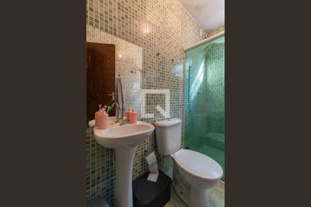 Casa à venda com 200m², 6 quartos e 2 vagas Casa à venda com 200m², 6 quartos e 2 vagasBanheiro 3