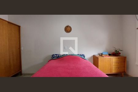 Casa à venda com 480m², 5 quartos e 8 vagas Casa à venda com 480m², 5 quartos e 8 vagasQuarto 3 suíte