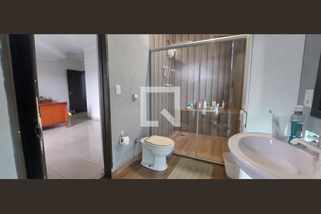 Casa à venda com 480m², 5 quartos e 8 vagas Casa à venda com 480m², 5 quartos e 8 vagasBanheiro Quarto 4 suíte