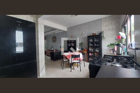 Casa à venda com 480m², 5 quartos e 8 vagas Casa à venda com 480m², 5 quartos e 8 vagasCozinha