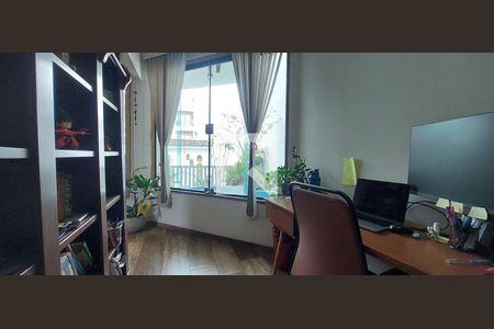 Casa à venda com 480m², 5 quartos e 8 vagas Casa à venda com 480m², 5 quartos e 8 vagasEscritório