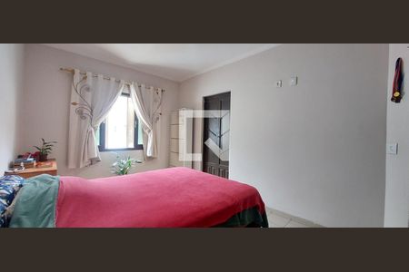 Casa à venda com 480m², 5 quartos e 8 vagas Casa à venda com 480m², 5 quartos e 8 vagasQuarto 3 suíte