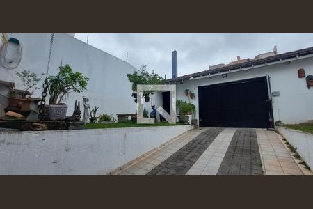 Casa à venda com 480m², 5 quartos e 8 vagas Casa à venda com 480m², 5 quartos e 8 vagasRampa Garagem