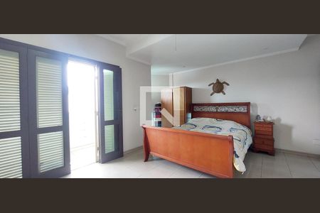 Casa à venda com 480m², 5 quartos e 8 vagas Casa à venda com 480m², 5 quartos e 8 vagasQuarto 4 suíte