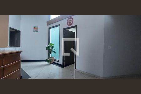 Casa à venda com 480m², 5 quartos e 8 vagas Casa à venda com 480m², 5 quartos e 8 vagasHall dos Quartos