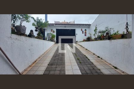 Casa à venda com 480m², 5 quartos e 8 vagas Casa à venda com 480m², 5 quartos e 8 vagasRampa Garagem
