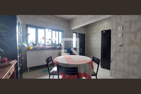 Casa à venda com 480m², 5 quartos e 8 vagas Casa à venda com 480m², 5 quartos e 8 vagasCozinha