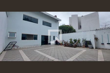 Casa à venda com 480m², 5 quartos e 8 vagas Casa à venda com 480m², 5 quartos e 8 vagasQuintal