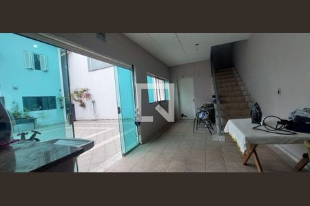 Casa à venda com 480m², 5 quartos e 8 vagas Casa à venda com 480m², 5 quartos e 8 vagasÁrea de Serviço