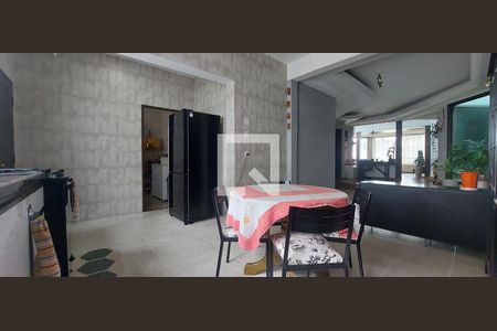 Casa à venda com 480m², 5 quartos e 8 vagas Casa à venda com 480m², 5 quartos e 8 vagasCozinha