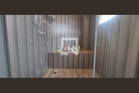 Casa à venda com 480m², 5 quartos e 8 vagas Casa à venda com 480m², 5 quartos e 8 vagasBanheiro Quarto 4 suíte