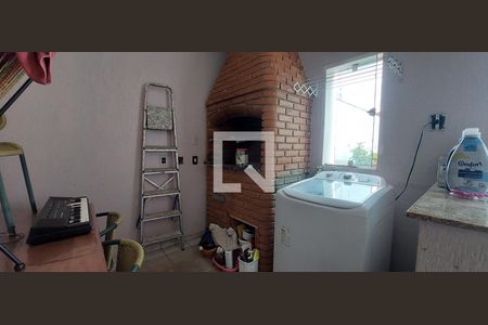 Casa à venda com 480m², 5 quartos e 8 vagas Casa à venda com 480m², 5 quartos e 8 vagasÁrea de Serviço