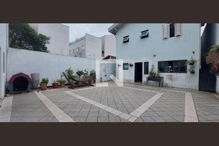 Casa à venda com 480m², 5 quartos e 8 vagas Casa à venda com 480m², 5 quartos e 8 vagasQuintal