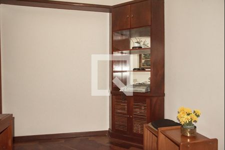 Casa à venda com 300m², 5 quartos e 2 vagasCorredor