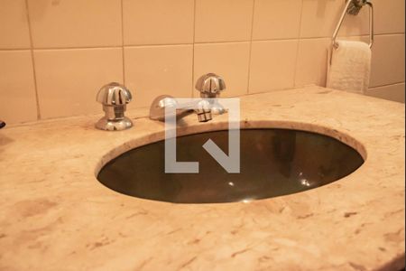 Casa à venda com 300m², 5 quartos e 2 vagasBanheiro da Suíte 2