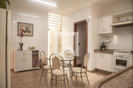 Casa à venda com 300m², 5 quartos e 2 vagasCozinha