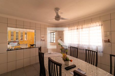 Casa à venda com 225m², 4 quartos e 4 vagas Casa à venda com 225m², 4 quartos e 4 vagasCopa