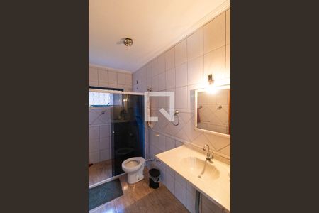 Casa à venda com 225m², 4 quartos e 4 vagas Casa à venda com 225m², 4 quartos e 4 vagasBanheiro