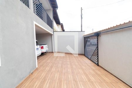 Casa à venda com 225m², 4 quartos e 4 vagas Casa à venda com 225m², 4 quartos e 4 vagasGaragem